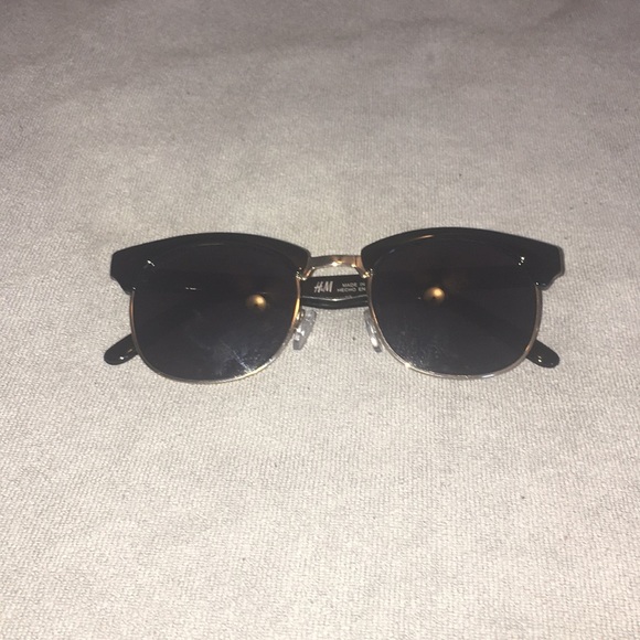 H&M Accessories - H&M rayban style sunglasses